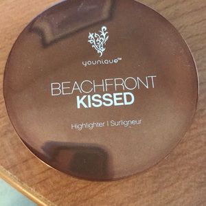 Younique beachfront kisses highlighter